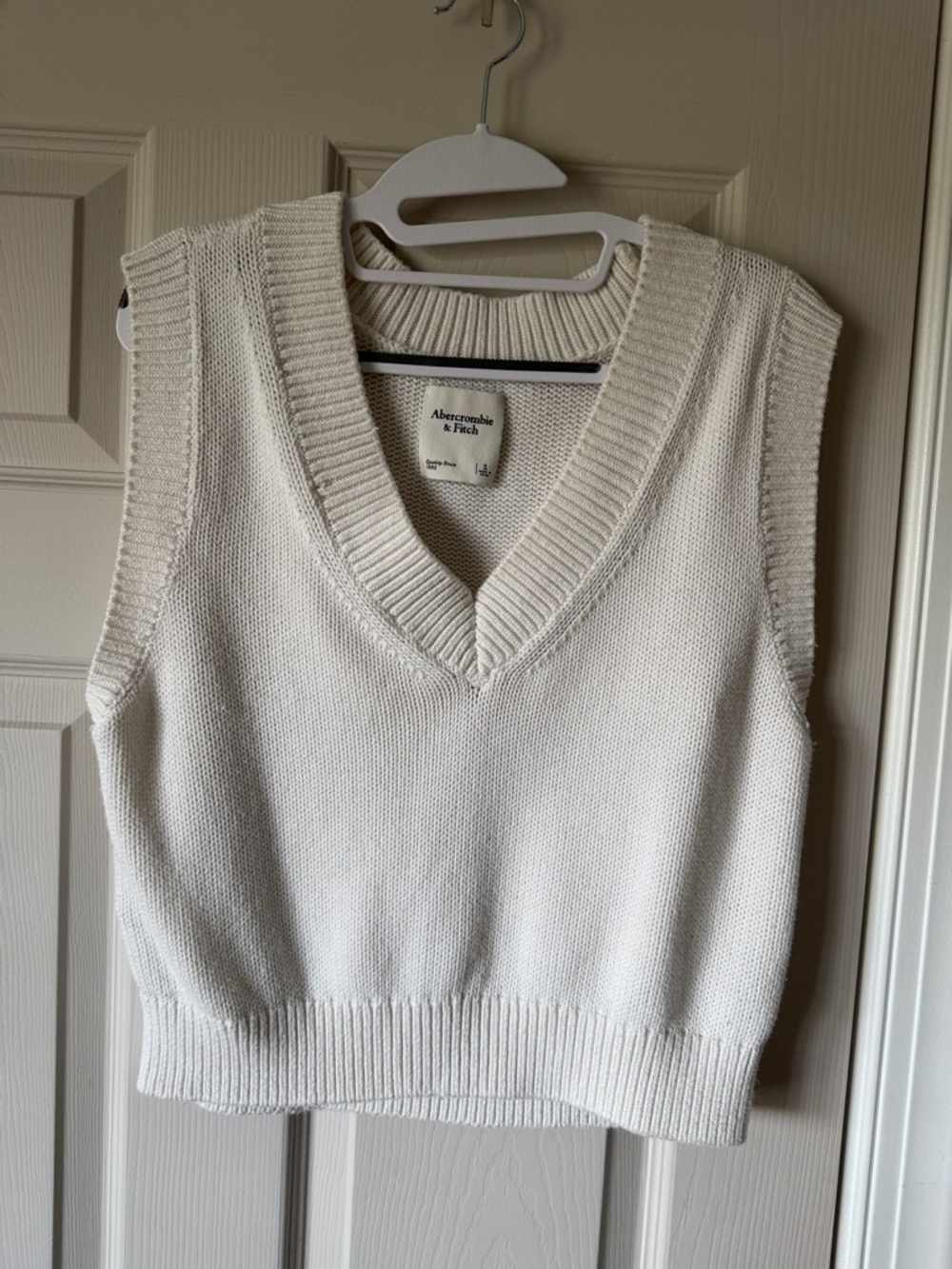 Abercrombie & Fitch Cream V-Neck Knit Sweater Vest Oversized